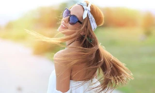 Áp dụng ngay tuyệt chiêu này, không bao giờ phải lo tóc bết dính trong ngày nóng nực!