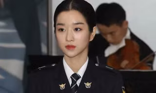 Có thể bạn chưa biết, Seo Ye Ji "Điên Thì Có Sao" ngoài đời là một cảnh sát danh dự