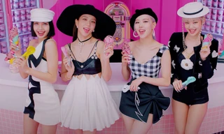 Mix đồ bơi vào trang phục diễn, stylist có đang “làm khó” cho các cô gái BLACKPINK?