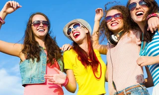 Làm sao để trang điểm trông thật tự nhiên và không bị lem vì mồ hôi trong ngày nắng nóng?