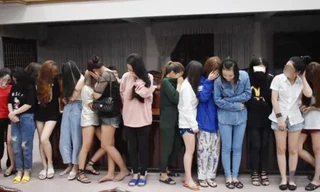 Nhiều thiếu nữ được phát hiện dương tính với chất ma túy. Ảnh: Công an TP Đông Hà