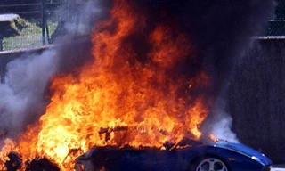 Thêm một chiếc Lamborghini Gallardo cháy rụi