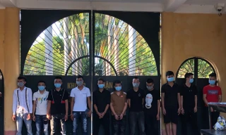 Một cô gái bị trêu ghẹo, hơn 40 thanh niên cầm hung khí lao vào hỗn chiến