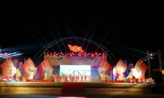 Ngược xuôi đêm giao thừa ở TP Thanh Hoá