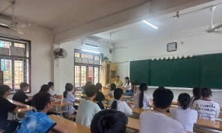 Học sinh, phụ huynh lo lắng khi không có đồng hồ trong phòng thi vào lớp 10