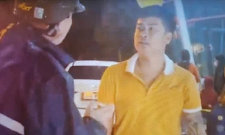 Bị nhắc nhở, người đàn ông dùng dùi cui điện tấn công lực lượng an ninh sân bay