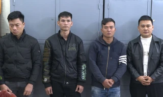 Rút súng uy hiếp, cưỡng đoạt tài sản trên chiếu bạc