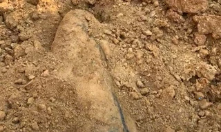 Phát hiện quả bom dài hơn 1m trong lúc làm đường ở Thanh Hóa