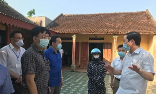 Chủ tịch UBND tỉnh Thanh Hoá Đỗ Minh Tuấn chỉ đạo tại huyện Thiệu Hoá ngay khi có ca mắc COVID-19 mới chiều ngày 22/5.