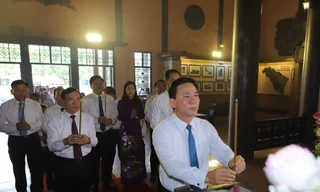 Lãnh đạo tỉnh Thanh Hóa dâng hương, dâng hoa tưởng niệm Chủ tịch Hồ Chí Minh
