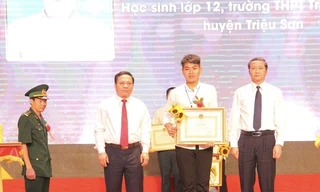 Nam sinh 10 năm cõng bạn đến trường quyết định học tại Đại học Y Thái Bình