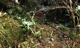 Hai ô tô rơi xuống vực ở Thanh Hóa