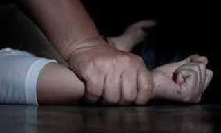 Tạm giam nhóm thanh, thiếu niên cho bạn uống rượu say rồi hiếp dâm