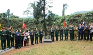 Khám bệnh, cấp phát thuốc cho người dân khu vực biên giới Cửa khẩu Quốc tế Na Mèo