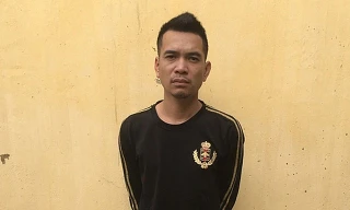 Khởi tố đối tượng đấm vào mặt cảnh sát, hất rơi máy đo nồng độ cồn