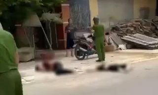 Đâm chết 'con nợ' rồi cầm dao cố thủ trong nhà ở Thanh Hoá