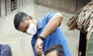 Về tận bản cắt tóc miễn phí cho người dân có hoàn cảnh khó khăn