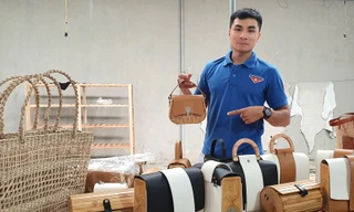 Thổi hồn quê vào túi xách truyền thống kết hợp chất da hiện đại