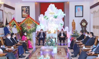 Bí thư Tỉnh ủy Thanh Hoá chúc mừng đồng bào công giáo