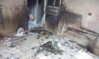 Phá khoá, đột nhập đốt nhà hàng xóm để trả thù