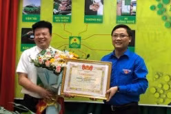 Trao bằng khen cho tài xế cứu sống cô gái nhảy cầu tự vẫn