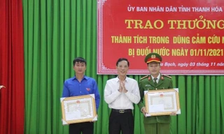 Cán bộ Đoàn và chiến sĩ công an cứu sống cháu bé ngạt nước