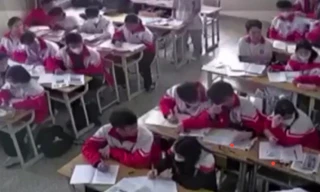 Xuất hiện clip thầy giáo tát vào đầu nhiều học sinh ở Thanh Hóa