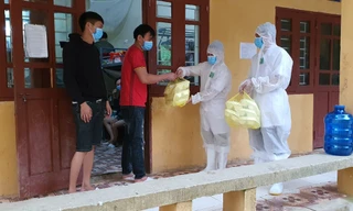 Cận cảnh bếp ăn phục vụ người Việt từ Lào về cách ly ở huyện Quan Sơn