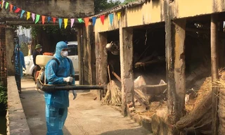 Phun khử trùng, cho học sinh nơi có bệnh nhân bị nhiễm virus corona nghỉ học