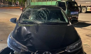 Clip: Rùng mình cảnh ô tô gây tai nạn chết người rồi điên cuồng bỏ chạy, kéo lê xe đạp điện