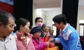 Bí thư Thường trực T.Ư Đoàn Nguyễn Ngọc Lương thăm, tặng quà Tết người dân tại Thanh Hóa