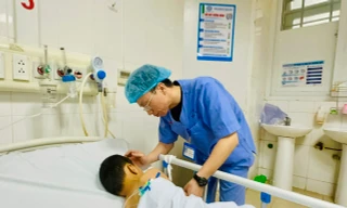 Thanh Hóa: Diễn biến mới nhất về sức khoẻ của hai trẻ hôn mê, nguy kịch sau khi ăn bim bim 