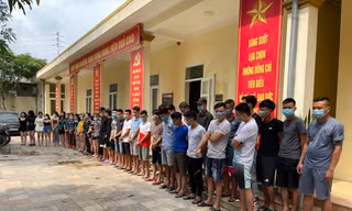 Bắt quả tang 40 dân chơi 'đập đá' trong quán karaoke 