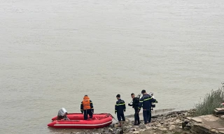 Tìm thấy thi thể nam sinh lớp 11 nhảy cầu trên sông Mã