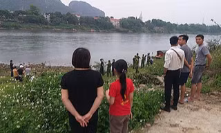 Hai cháu bé đuối nước tử vong, mất tích trên sông Mã