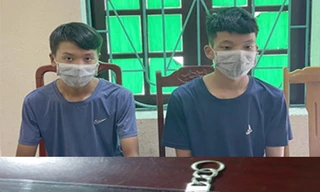 Bé trai 8 tuổi bị cướp bịt mồm, trói chân tay bỏ lại ngôi nhà hoang