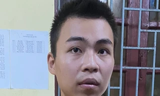 Bị tát vì hỗn láo, nghịch tử mang dao truy sát bố đẻ