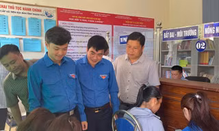 Bí thư T.Ư Đoàn thăm, động viên đội hình tình nguyện hỗ trợ vận hành chính quyền địa phương 2 cấp tại Thanh Hóa