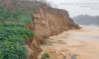 Thanh Hóa tạm dừng khai thác hai mỏ cát để xử lý sạt lở bờ sông Mã