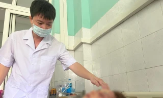 Tạm đình chỉ công tác cán bộ quản lý thị trường bị tố đánh một phụ nữ nhập viện