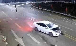 Xe máy đâm trực diện vào đầu ô tô ở Thanh Hóa, 2 thanh niên thương vong