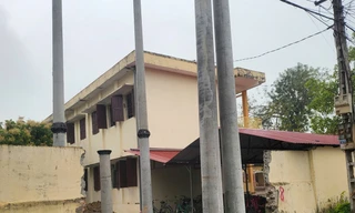 Phụ huynh bức xúc vì dựng trạm biến áp trong khuôn viên trường học ở Thanh Hóa