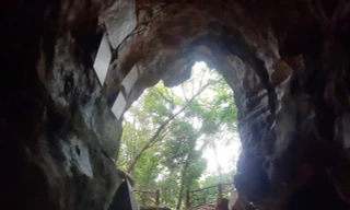 Hang Mắt Rồng trong lòng thành phố Thanh Hóa 