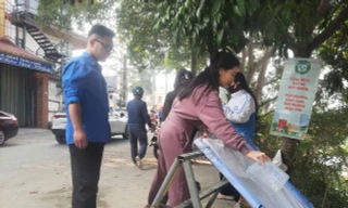 Cá chép 'trượt băng' ngày ông Công ông Táo