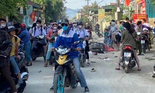 2 xe máy đối đầu, 5 người thương vong