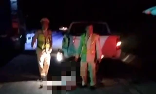 Tông xe máy vào đuôi xe CSGT, nam thanh niên ở Thanh Hóa tử vong