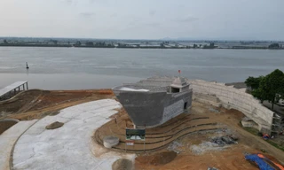 Ngắm tượng đài 'Con tàu tập kết' hơn 80 tỷ đồng ở Thanh Hoá 