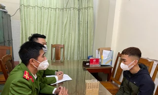 Phát hiện đối tượng mang súng ra đường đêm Noel