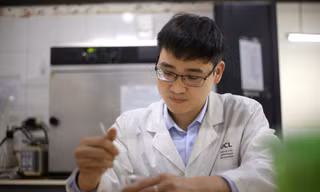 Chàng trai trường làng bảo vệ luận án tiến sỹ ở tuổi 27