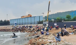 Vụ án ‘hàng trăm người mang băng rôn phản đối xây dựng cảng container Long Sơn’: Khám xét khẩn cấp, thu nhiều tài liệu